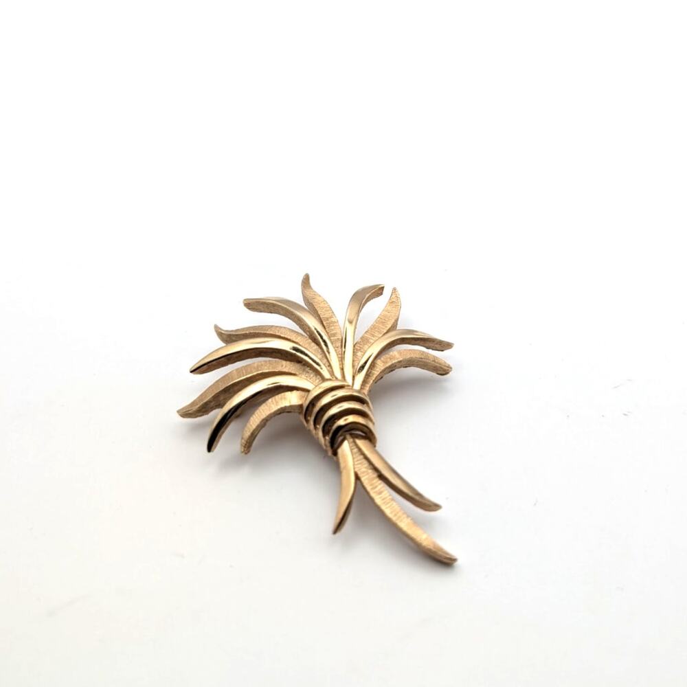 Vintage Gold Tone Palm Frond Brooch Retro Classic Jewelry